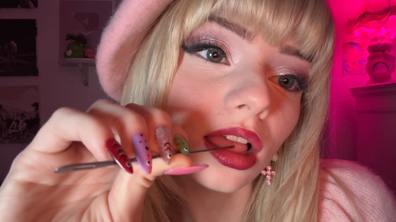 Lofi ASMR (anticipatory, close to camera)