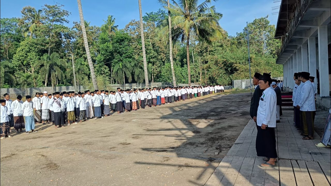 Dokumentasi Upacara Bendera Dalam Rangka HUT RI Ke 80 di PonPes Al Inaroh Kertonegoro 