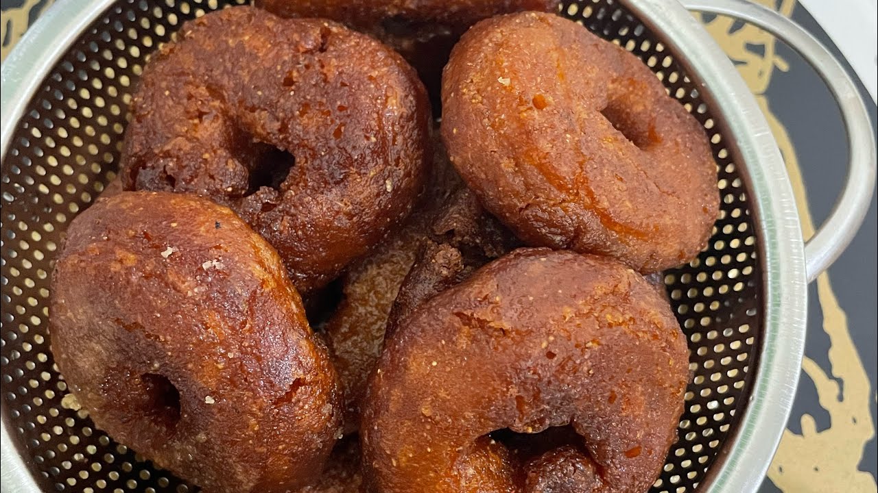 എളുപ്പത്തിൽ തയ്യാറാക്കാം അൽബൂരി 😋ചായക്കട പലഹാരം / Alboori /Athirasam/  Recipe in Malayalam 👌😊