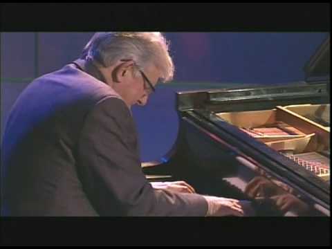 Pianist Bill Mays plays Bill Evans' "Waltz For Deb...
