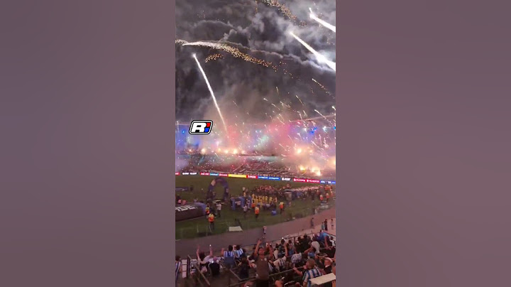 🇦🇷 Así fue el recibimiento de la hinchada de Racing vs Corinthians. Una locura total.