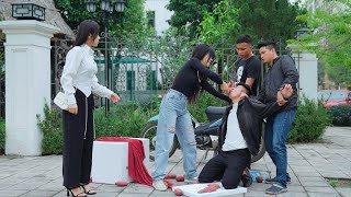 The chairman selling potatoes is assaulted by a gangster girl and the ending