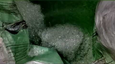 Ultraviolet fluorescence sorting machine to remove old PET flakes. E-mail: focusee.tech@gmail.com