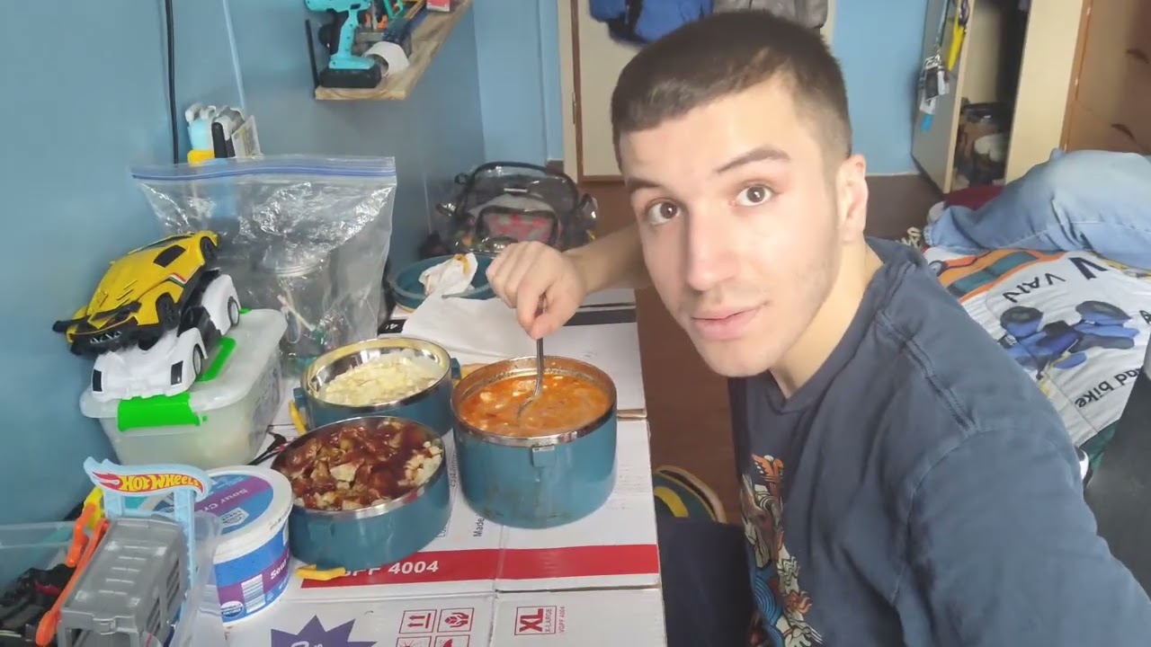 Посетили сына.Что Иван выбрал в магазине?