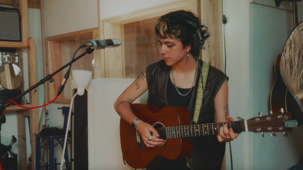 Guarda nice enough (live session) | Eden J Howells su YouTube Guarda nice enough (live session) | Eden J Howells su YouTube