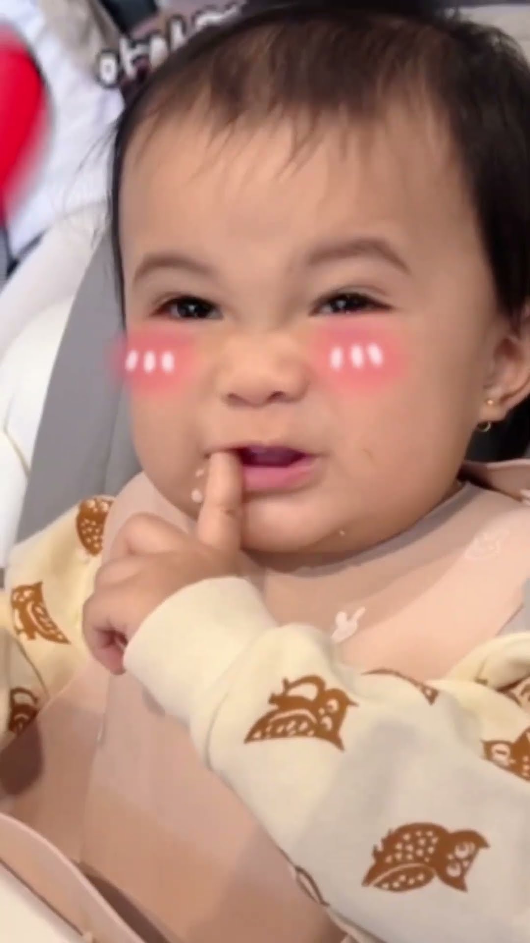 Adek kalo udah gemes malah bikin mamanya kegemesan?