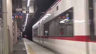 「オーロラビジョンはじきに…」2200系2206F()　名鉄名古屋本線　栄生駅　　通過