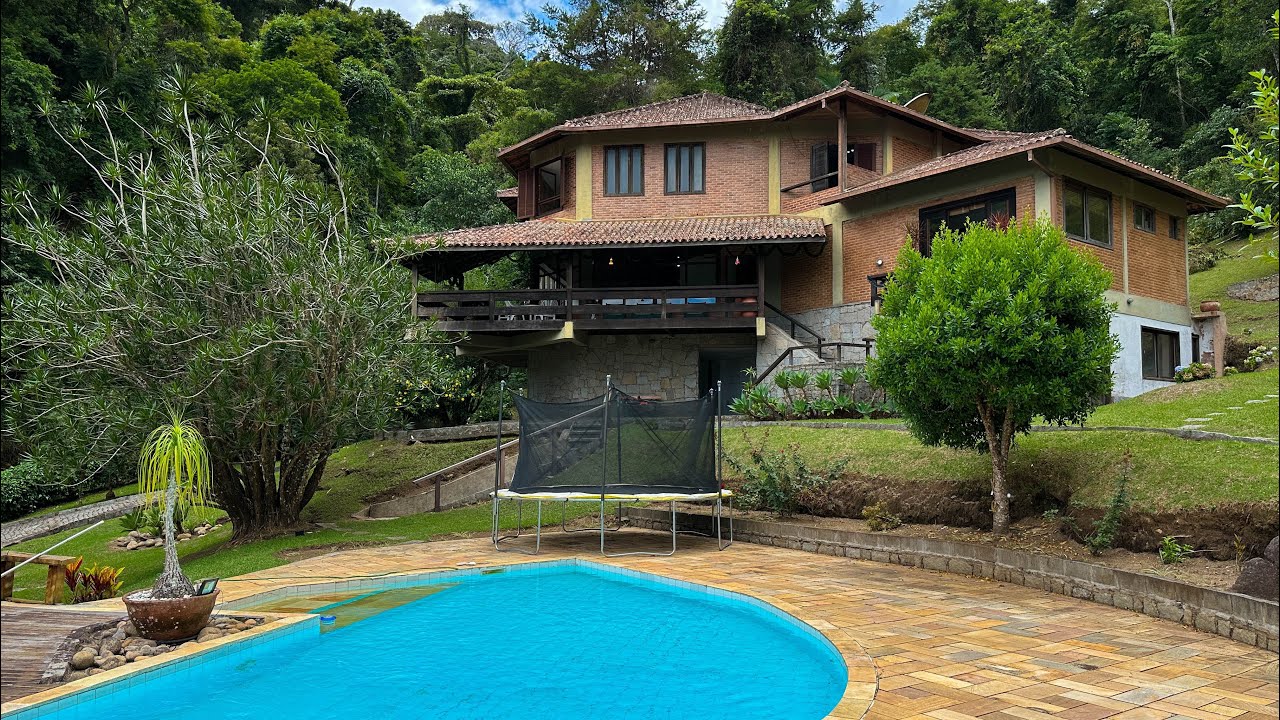 CA0608 | Casa com 6 suítes e 10.523m2 de terreno em condomínio a 15min do centro de Teresópolis