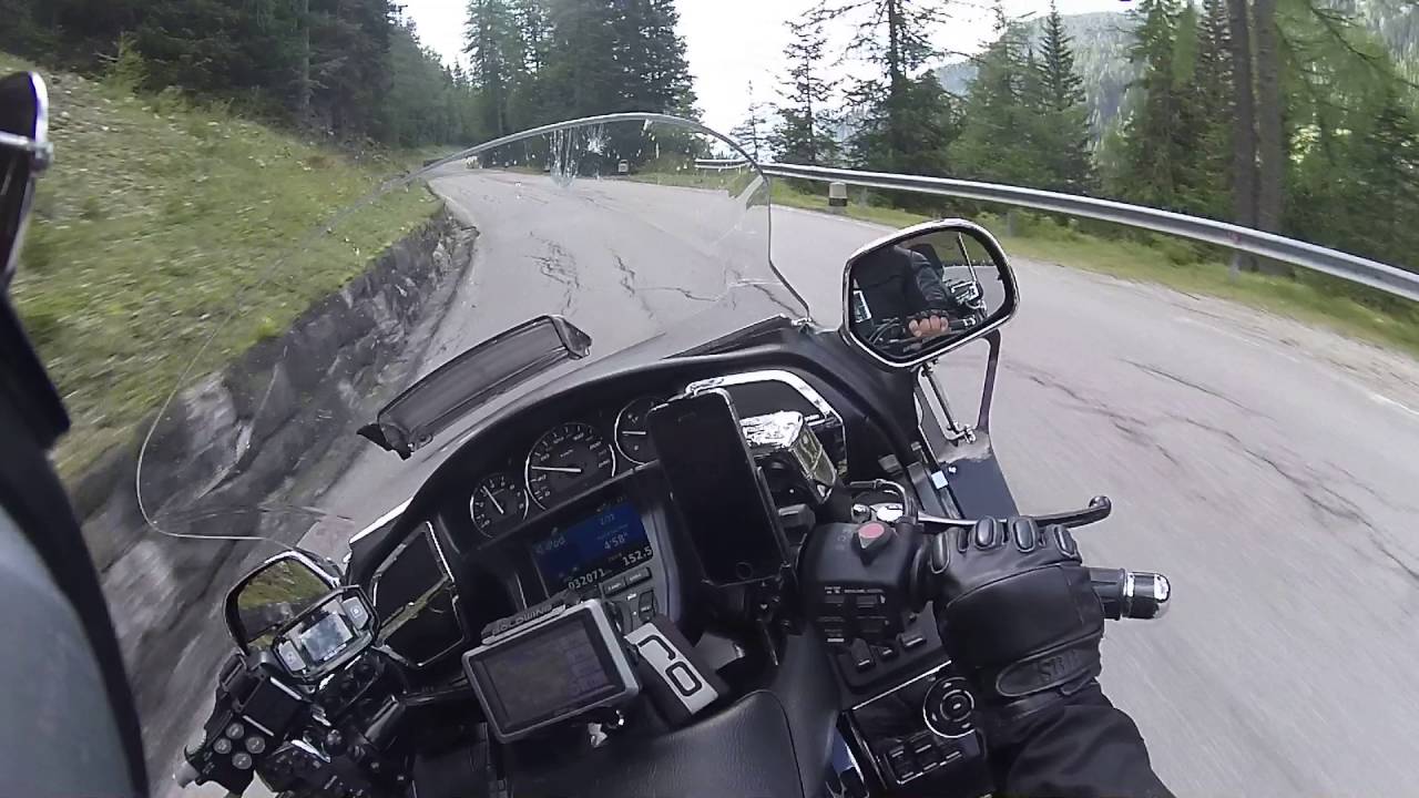 smooth ride on goldwing on Passo Falzarego
