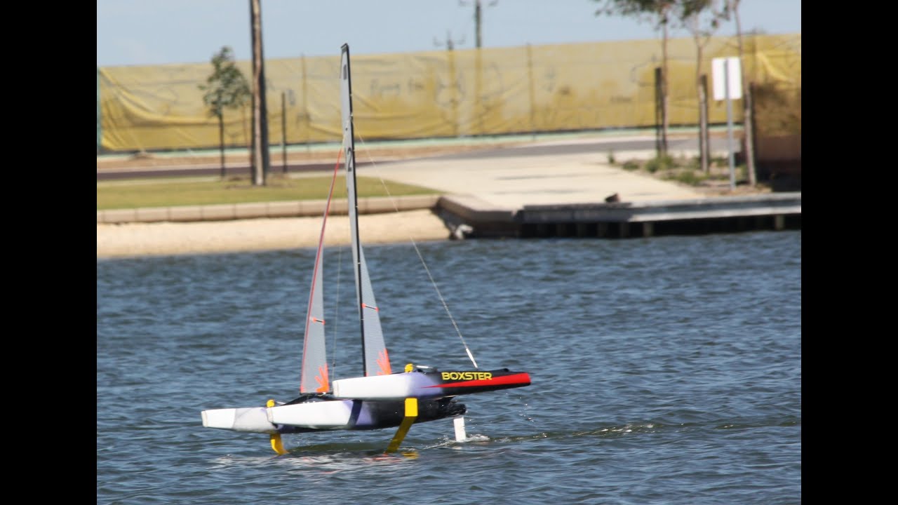 rc trimaran