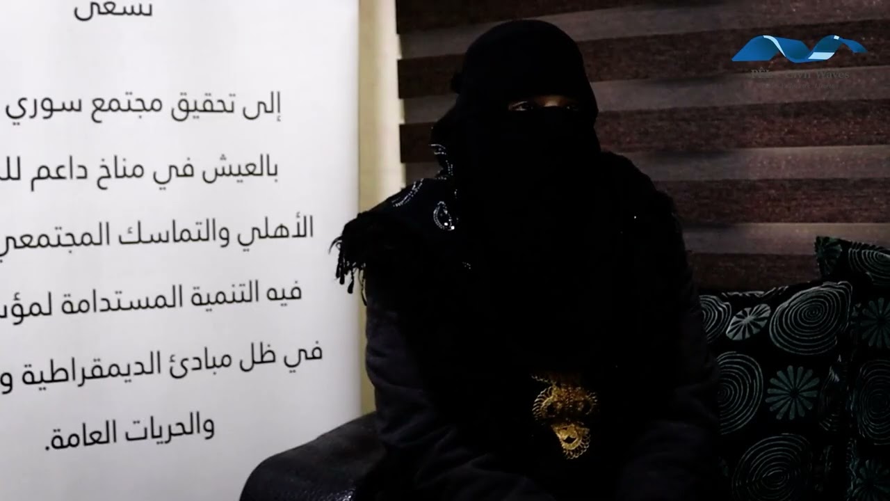 أم حلا: أنامل عائدة تحول الصوف إلى قطع فنية