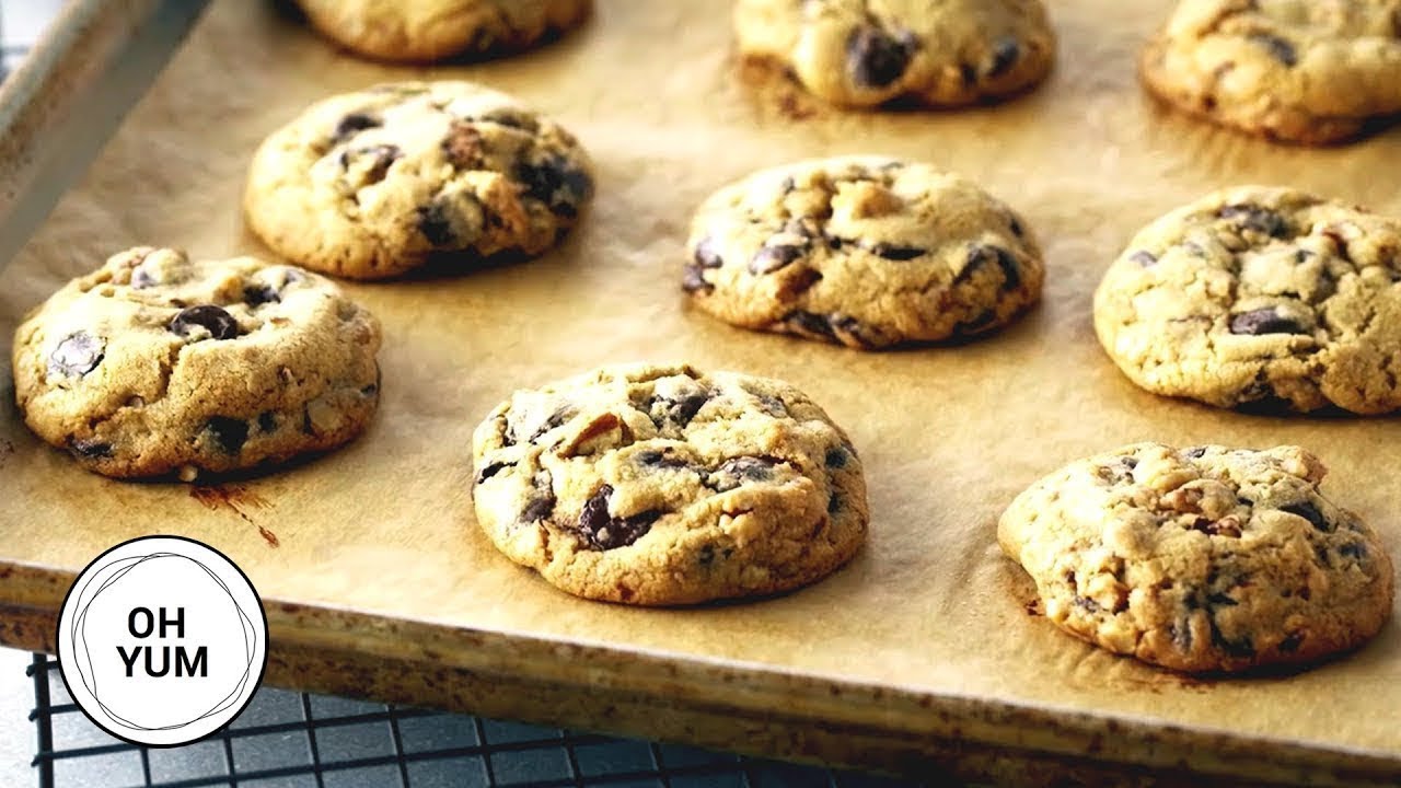 Soft Chocolate Chip Cookies (VIDEO) 