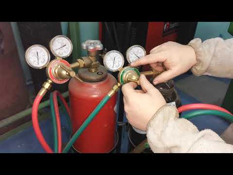 Vídeo: Como você configura os medidores de oxigênio e acetileno?