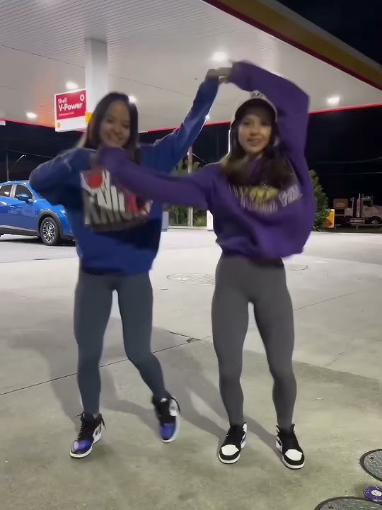 TRIPPY Connell TWINS