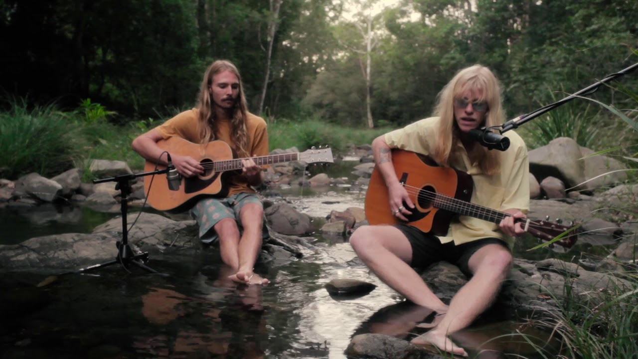 PEACH FUR - Preloved (Creek Sessions Live) auf YouTube ansehen PEACH FUR - Preloved (Creek Sessions Live) auf YouTube ansehen