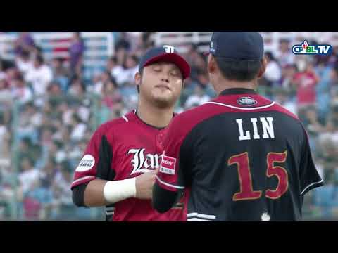 09/09 兄弟 vs Lamigo 三局上，吳東融擊出強勁平飛球，遭到陳俊秀接殺，跑者回壘不及形成雙殺
