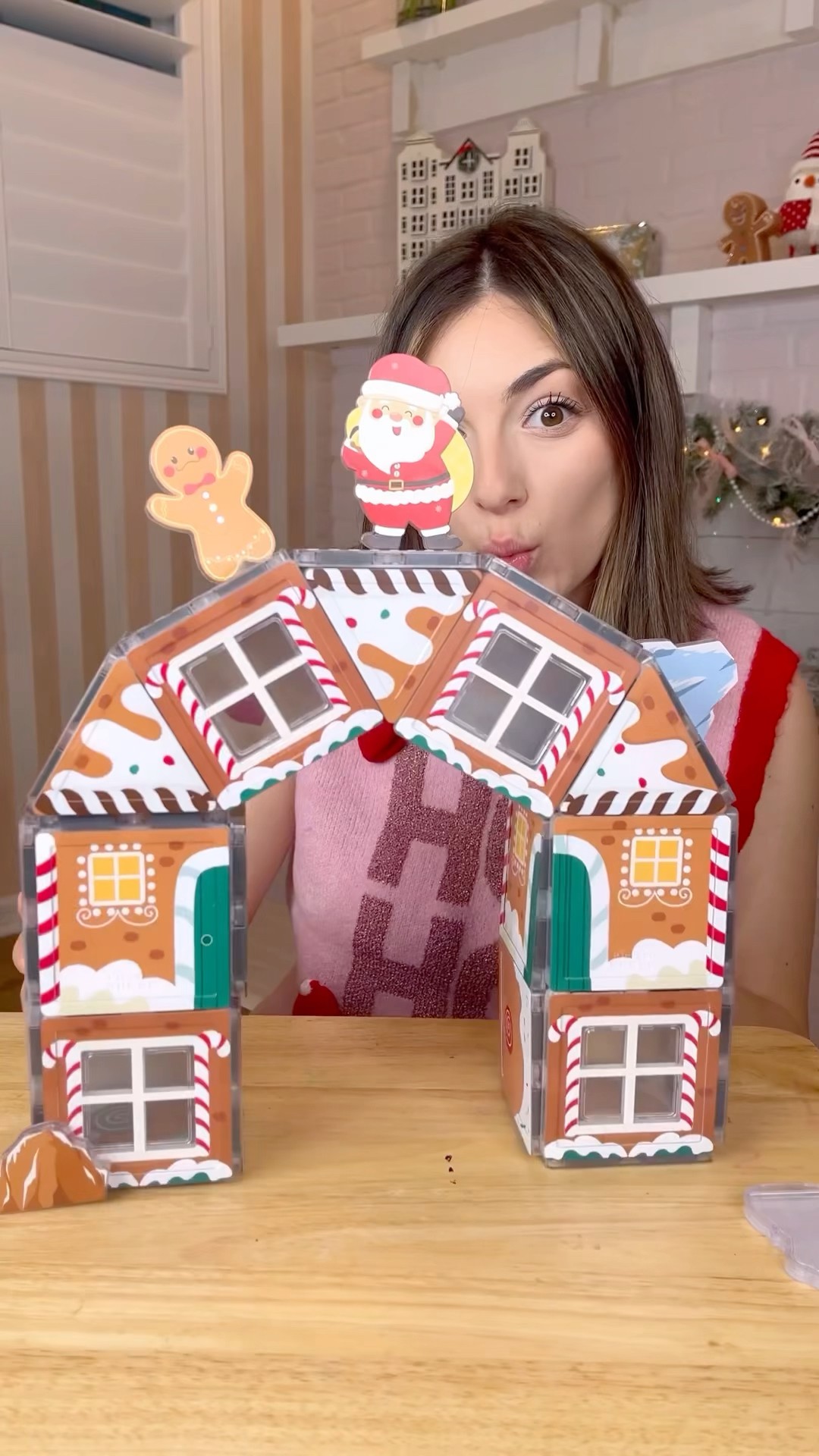 So many ways to build!! Let’s build all the gingerbread houses! ?? #christmas #holidaygift