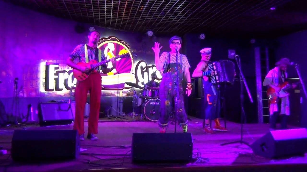 Хоть Кого в Пензе Мы на тракторе с Серегой - YouTube