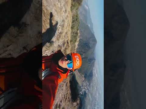 金蛇攀峰 2025勇闯天涯 新的一年祝所有人都平平安安 愿父母健康 兄弟姐妹再创辉煌 小朋友们快乐成长 2025就要passion 登高望远放飞心情 保持热爱奔赴山海