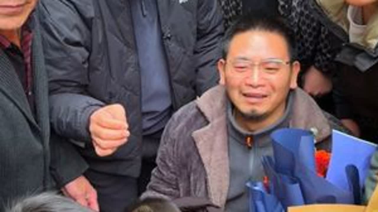 小强回家，涅槃重生后的喜悦与感动，回家路上铺满鲜花与祝福#劫后重生 #回家过年