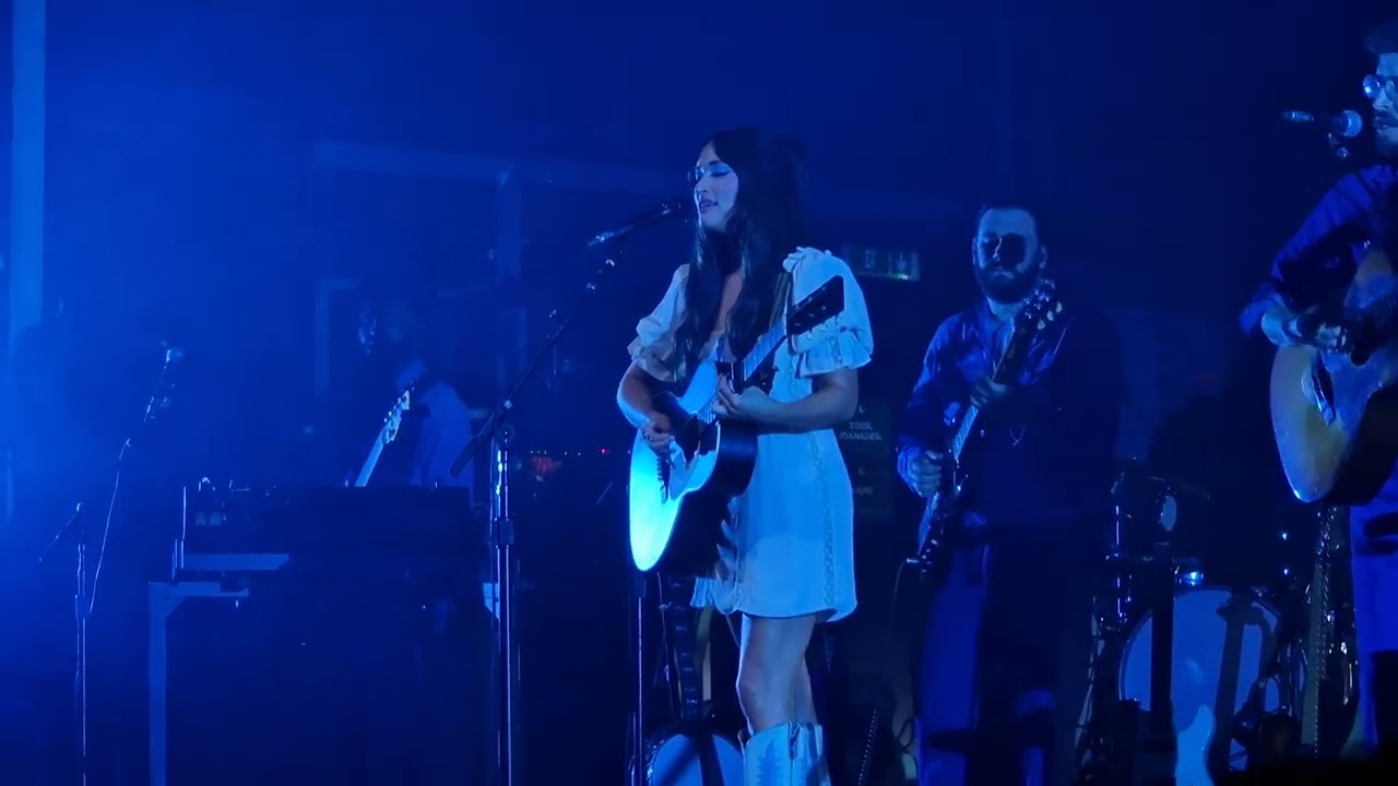 Kacey Musgraves - 'Lonely Weekend' Live (Deeper Well Tour, Glasgow, Night 1)