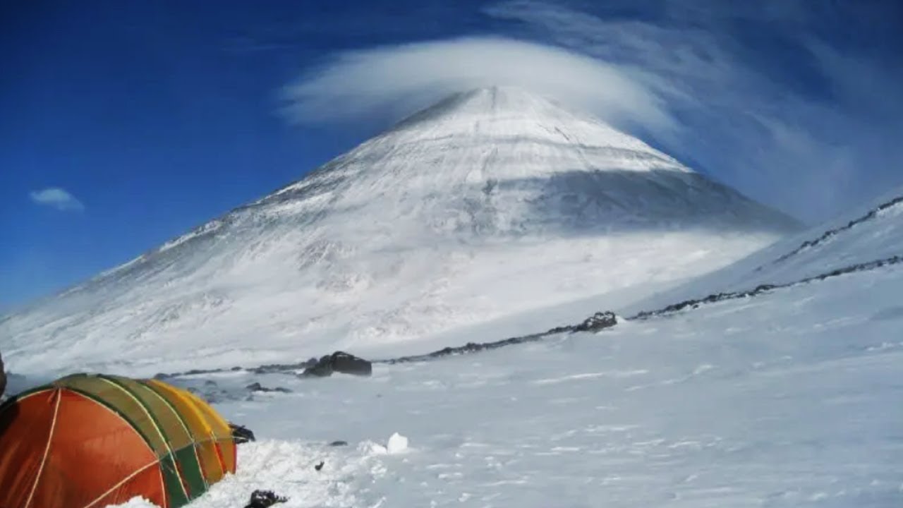 Туристы сбились с маршрута и провели пять дней на склонах вулкана на Камчатке