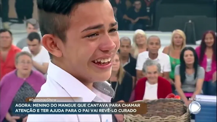 Emocionante, Cantor Jhonison Erick reencontra o pai e canta no palco do domingo show