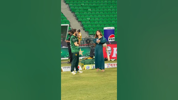 Hassan Ali with his wife. Behind a successful man is a supportive woman. ❤️👌