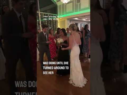 This Bouquet Toss At The Wedding Had An Unexpected Outcome