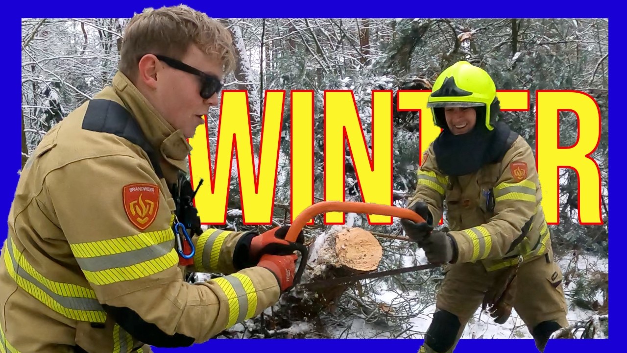 ❄️ Сильный снегопад заблокировал дорогу | Пожарным пришлось импровизировать