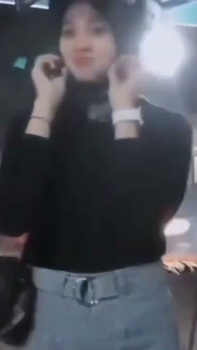 halu lagi jajan bareng pacar