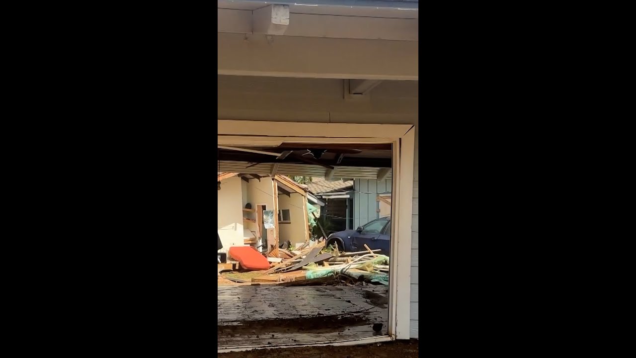 Hurricane Lowell brings heavy rain, strong winds to Hawaii