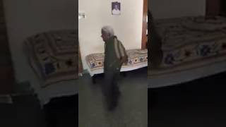 whatsapp video(A old woman is dancing )