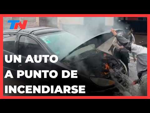 SUSTO EN PLENO TEMPORAL: Un auto comenzó a incendiarse y un vecino lo apagó bajo la lluvia