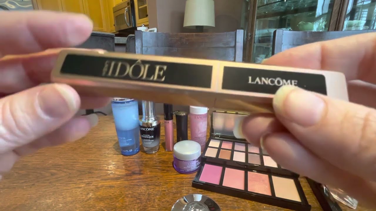 Lancôme Paris 2022 Holiday Beauty Box Bundle with freebies!