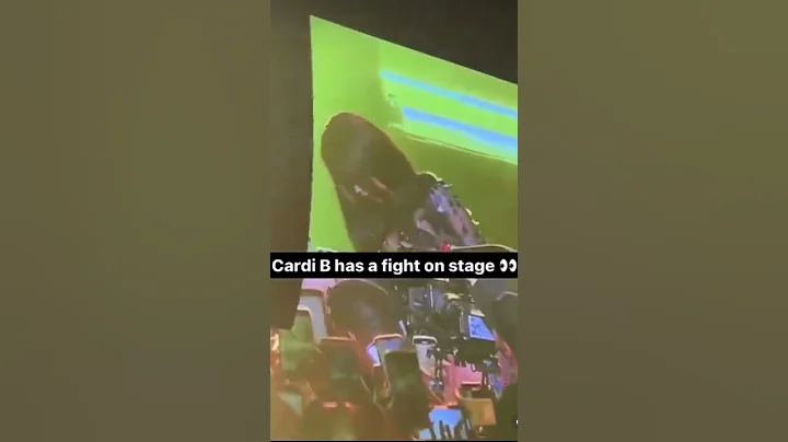 Cardi B FIGHTS On Stage #cardib #fight #fighting #fights #shorts