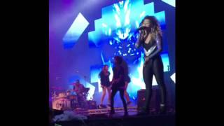 Ella Eyre - Gravity live at Victorious Festival 2015