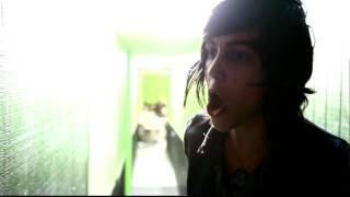 Kellin Quinn from Sleeping With Sirens warms up by singing the ApocoreTV jingle