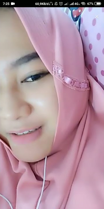 gadis jilbab pink cantik putih bersih live show #shorts