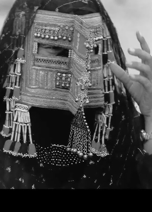 البراقع هذي نادرة جدآ لان كانوا يستخدمونها قبل ٨٠ سنه