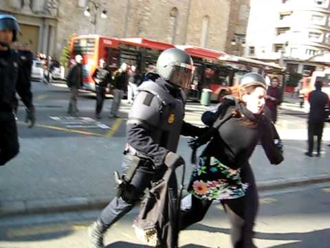 Detención a una menor en Valencia, 20 Febrero #PrimaveraValenciana IES Lluis Vives