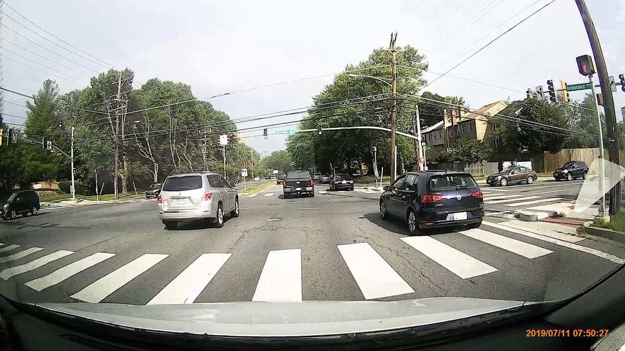 [USA] Lane change fail - Toyota Camry hits Honda Accord, rolls over