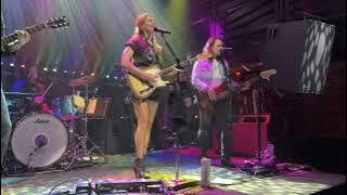 Caroline Jones “Getting to Me” live in Baltimore