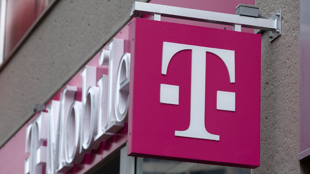 Reports: T-Mobile users experience service outages across US ...