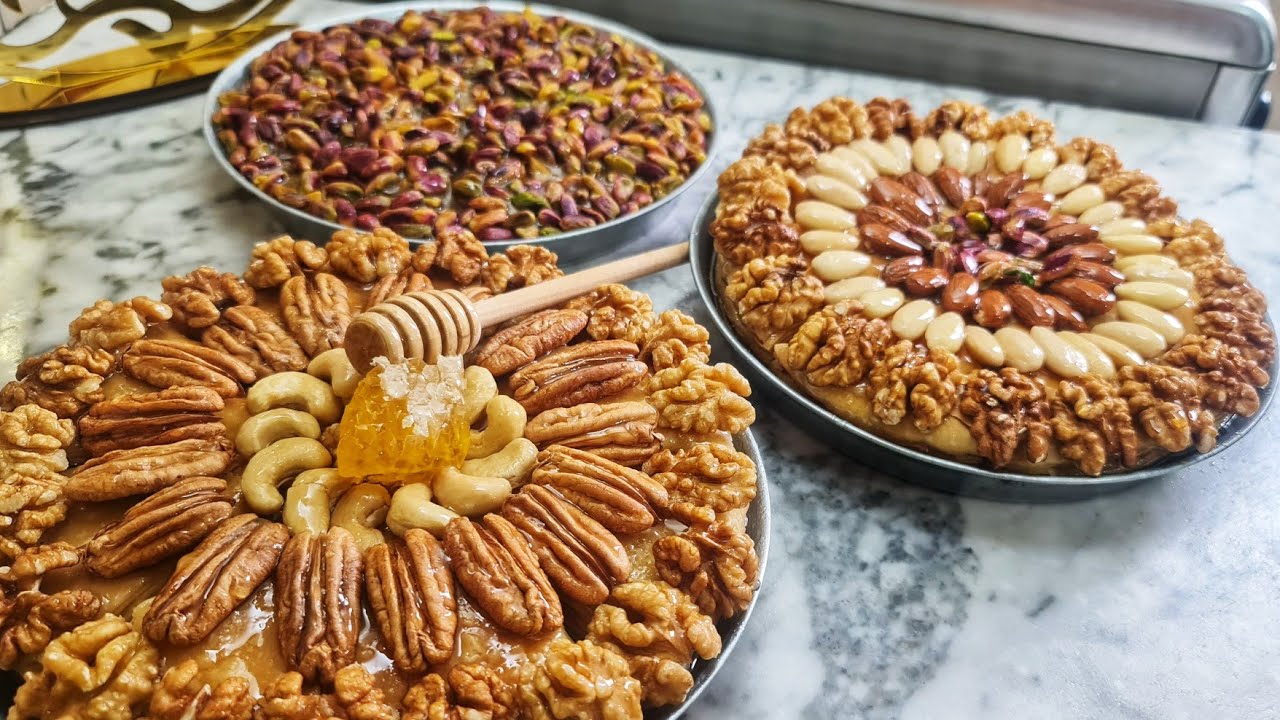 حلويات شرقية بلمسة جزائرية،بقلاوة بعجينة الفيلو،هريسة نبكية