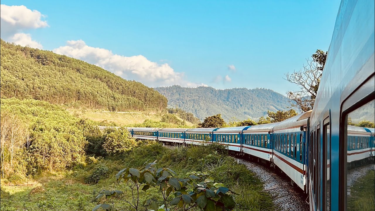 TÀU HOẢ VIỆT NAM - NGẮM CẢNH ĐÈO KHE NÉT TỈNH QUẢNG BÌNH