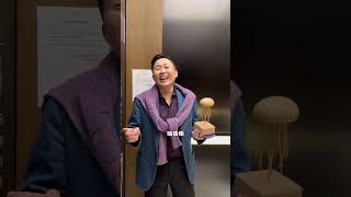 叨总今天又来公司视察工作啦，妈妈在旁边陪着，给她介绍各个部门，还有专属Doris的直播间。#Doris #叶海洋 @叶海洋（迪仕艾普）