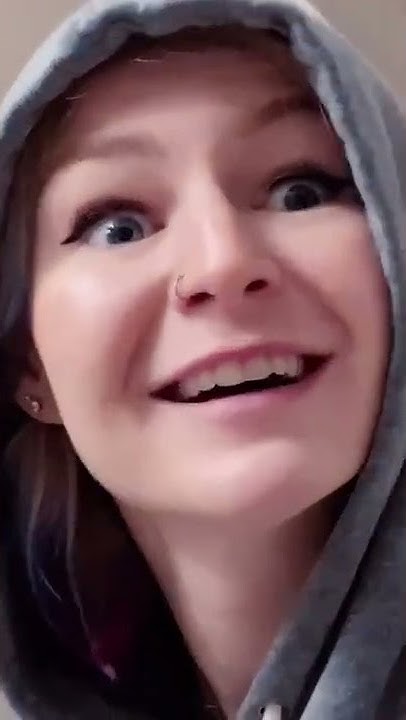 Сестра просит его. Сестра учит младший. Мемы про братьев и сестер. Сестра просит его. Выпросить сестру.