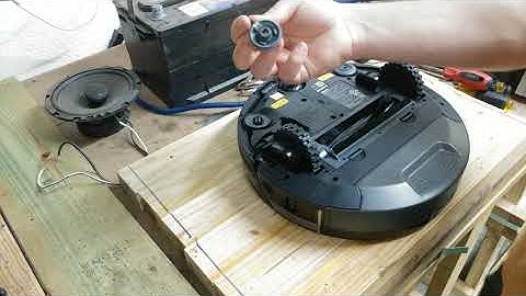 How To Replace or Clean Shark ION™ Robot Side Brushes