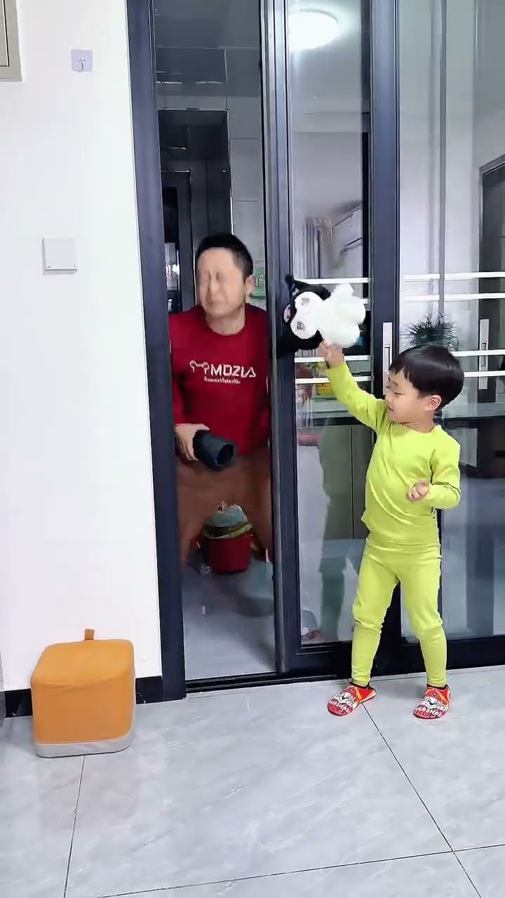 本来想逗逗儿子，没想到爸爸这次懵圈了吧！#Cute baby#Cute#呆萌小米宝#聪明宝宝#萌娃